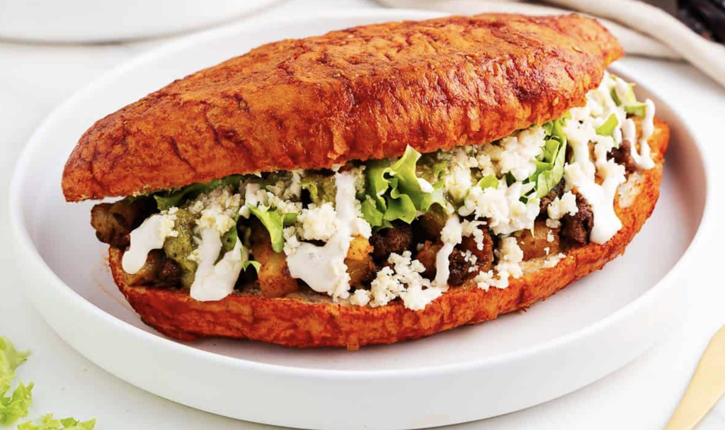 Pambazos, ideales para una noche mexicana bien patriota.