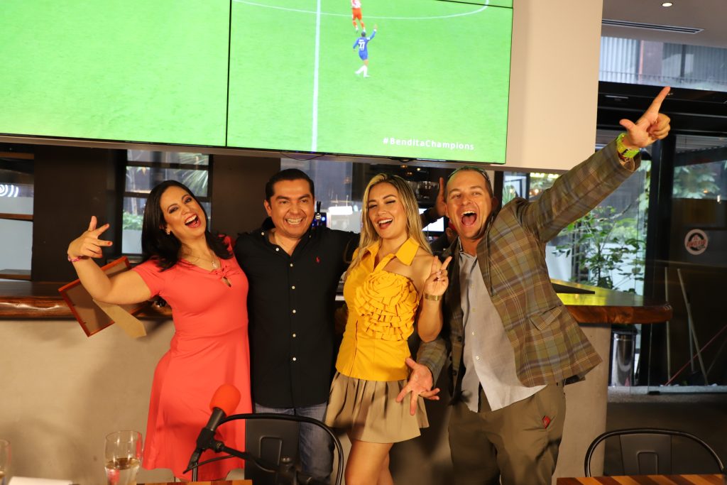 Luis Fernando González de El Remolkito, Margarita Jasso.