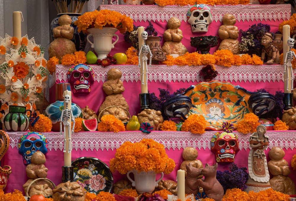 ¿Qué son los escalones en los altares de muertos?