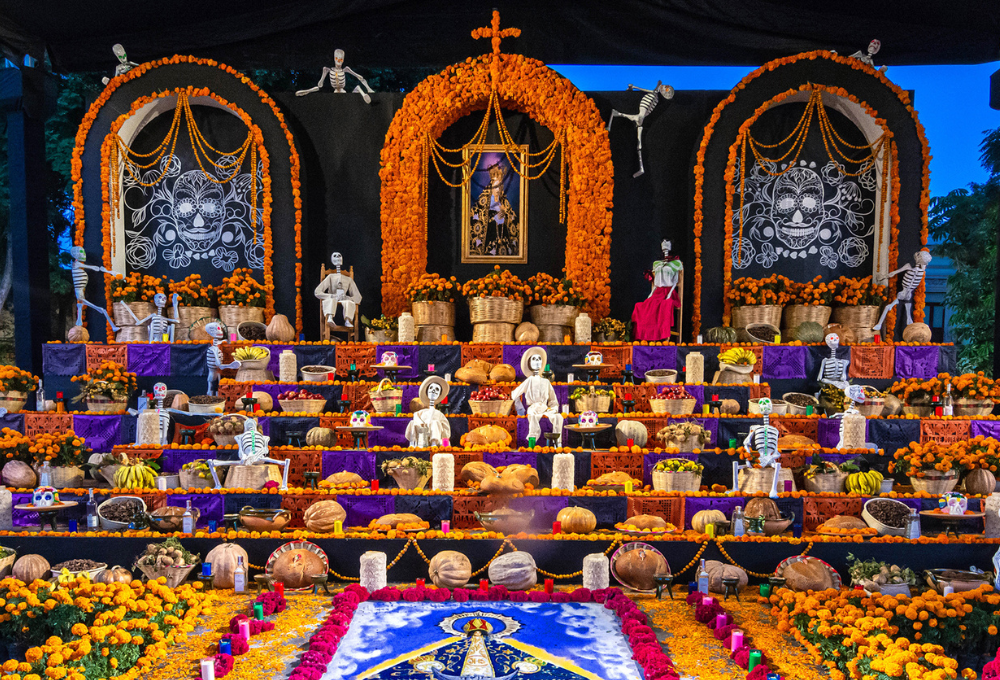 Significado de los escalones en los altares de muertos