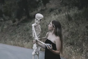 el tanatoturismo no es exclusivo de México. En el mundo, destacan lugares como el Cementerio Père Lachaise en París, que alberga las tumbas de personajes históricos y artistas famosos.