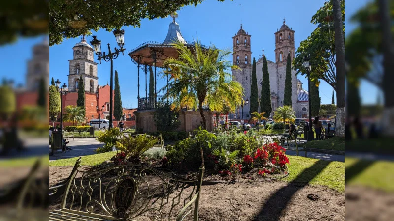 Descubre cuales son los tres pueblos de Michoacán que son la cuna de las mejores carnitas del mundo. Conoce sus tradiciones, sabores únicos y recomendaciones para vivir una experiencia gastronómica inolvidable.