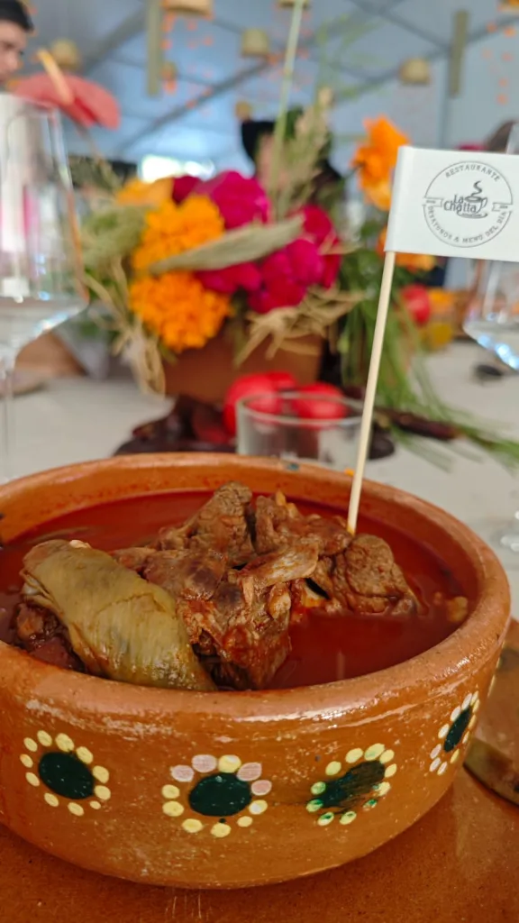 El Mole de Caderas es un platillo típico de Tehuacán, declarado el 18 Octubre 2023 Patrimonio Cultura Intangible de Puebla, y una tradición mexicana de más de 300 años, que data desde la época virreinal