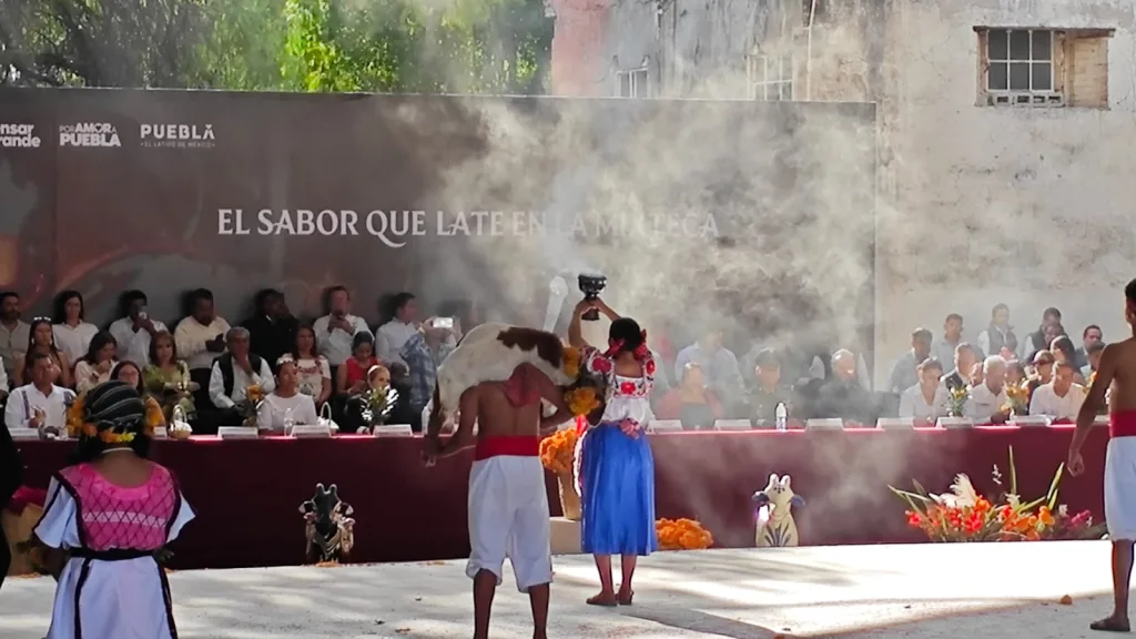 El Mole de Caderas es un platillo típico de Tehuacán, declarado el 18 Octubre 2023 Patrimonio Cultura Intangible de Puebla, y una tradición mexicana de más de 300 años, que data desde la época virreinal