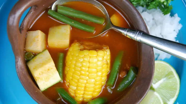 Descubre cómo una receta milenaria puede adaptarse a estilos de vida modernos sin perder su esencia cultural ni gastronómica, ideal para viajeros y amantes de la cocina consciente.