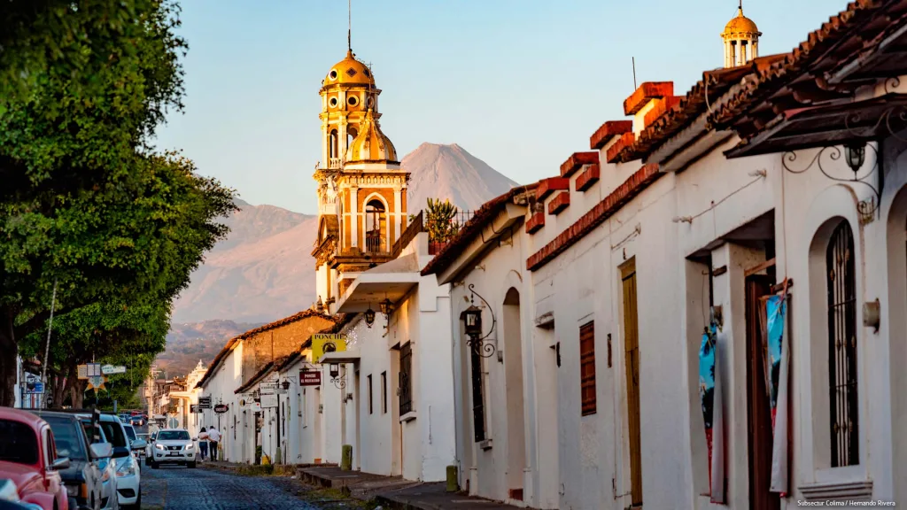 Descubre Comala, un Pueblo Mágico, lleno de encanto, historia y tradición. Entre sus calles y su cercanía al Volcán de Fuego, este destino te hará sentir la esencia más pura de México.