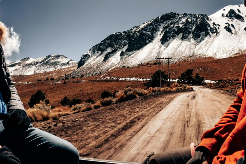 México también tiene paisajes nevados dignos de postal. Conoce los mejores lugares para ver nieve en México, las experiencias que ofrecen y por qué deberías visitarlos este invierno.