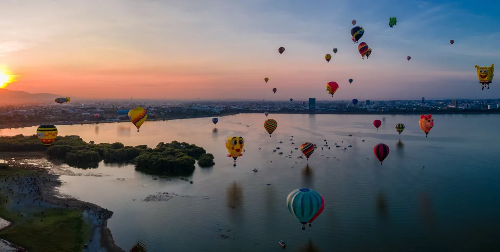 León, Guanajuato, se convertirá en el epicentro mundial de la aerostación con el Festival Internacional del Globo (FIG), reconocido como el evento más importante del mundo. Aquí te contamos los detalles.