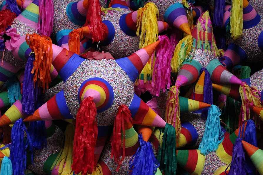 Acolman, cuna de la piñata mexicana, celebra la 40ª Feria Internacional de la Piñata con conciertos gratuitos, concurso artesanal, talleres culturales y más. Descubre todo lo que no te puedes perder.