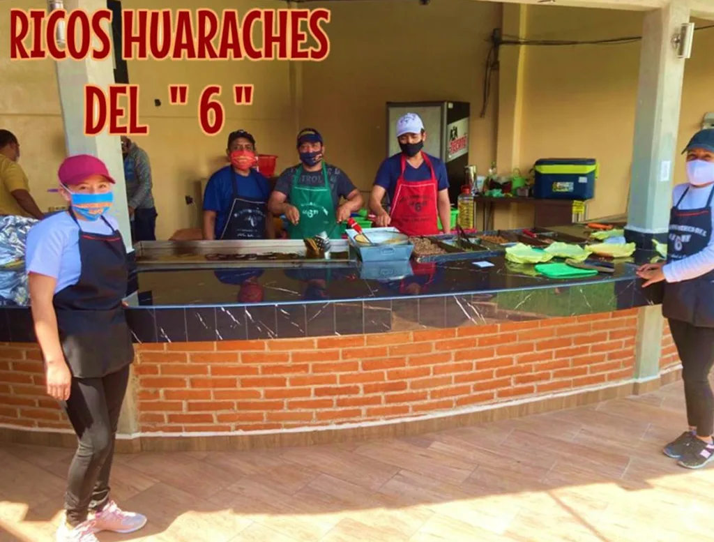 Descubre por qué los ricos Huaraches del 6 es un paraíso garnachero en el Estado de México. Conoce su origen y qué especialidades probar para vivir una experiencia gastronómica auténtica.