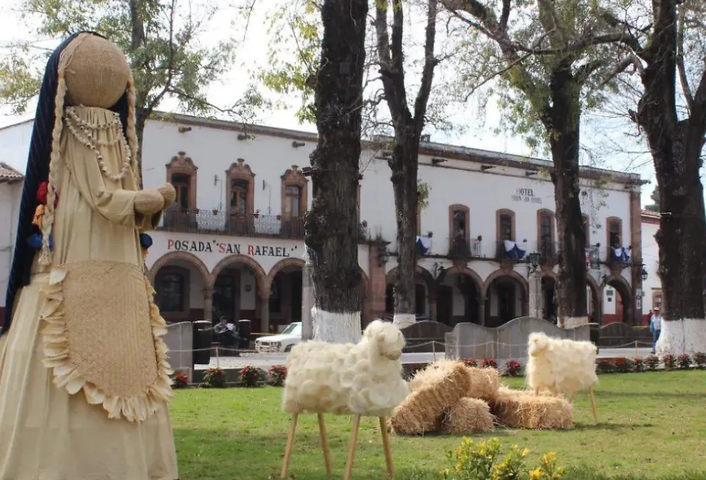 Los 5 mejores lugares para vivir una Navidad mágica en México en 2025. Pátzcuaro