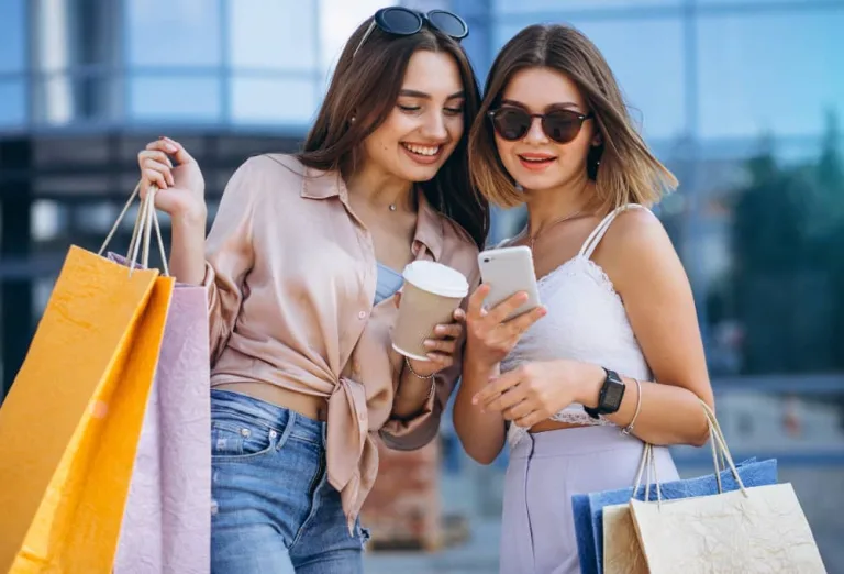 El Black Friday, o también llamado “Viernes Negro”, es un fenómeno originario de Estados Unidos que se celebra el día siguiente al Día de Acción de Gracias, es decir, el cuarto viernes de noviembre.