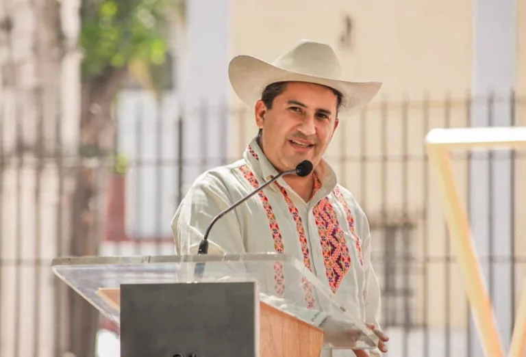 Carlos Manzo, alcalde abatido la semana pasada, justo en la explanada del Parque Nacional Barranca del Cupatitzio.