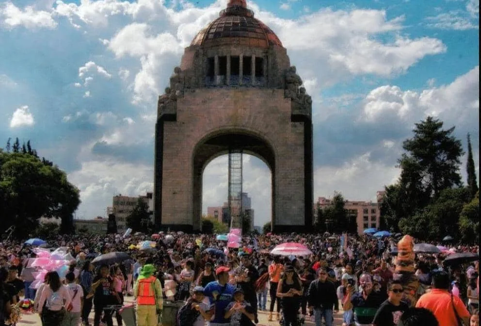 Durante el próximo fin de semana largo, del jueves 13 al lunes 17 de noviembre de 2025, con motivo del aniversario de la Revolución Mexicana y en el marco de El Buen Fin 2025, se prevé la movilización de 1.15 millones de turistas.