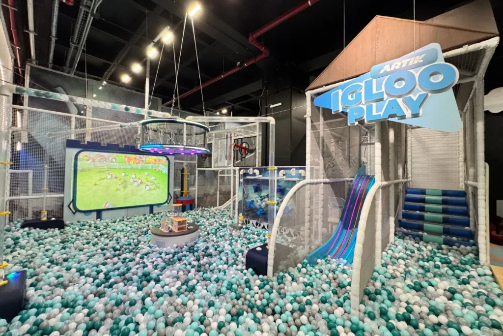 Descubre Artik Snow Park, el primer parque con nieve real cerca de la CDMX. Te decimos ubicación, precios, actividades para toda la familia y por qué es el plan ideal si buscas nieve sin salir del valle de México.