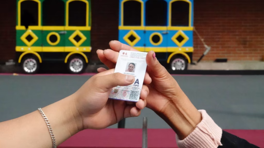 Entérate cómo funciona el trámite de la Licencia Permanente 2026 en la Ciudad de México: dónde están los módulos, cómo agendar tu cita, costo y las novedades tras la prórroga oficial.