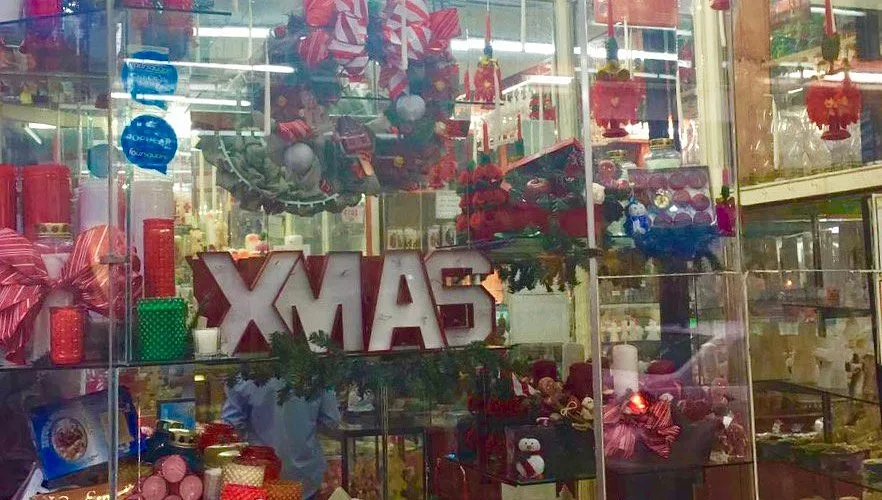 En el Centro Histórico de la CDMX se esconde un tesoro artesanal con más de 130 años de historia. Descubre el legado, las tradiciones y el arte detrás de este icónico taller donde las velas se crean con alma mexicana.