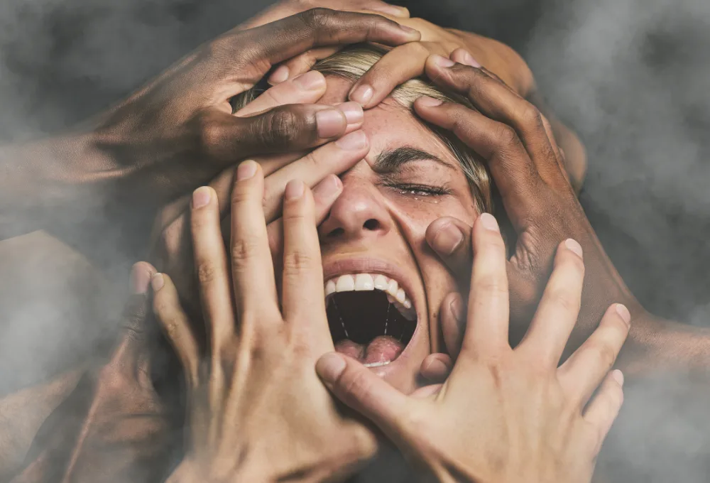 Barrer hacia afuera. Expulsar malas energías del Año Viejo