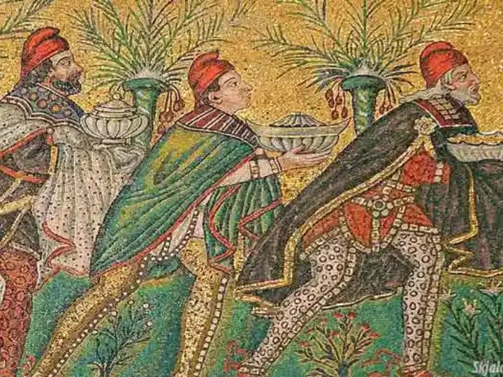 El gorro de Navidad es uno de los accesorios más icónicos de la temporada, pero muy pocos conocen su verdadero origen. Descubre aquí la historia, los símbolos y las curiosidades detrás de esta prenda roja que se volvió tradición mundial.