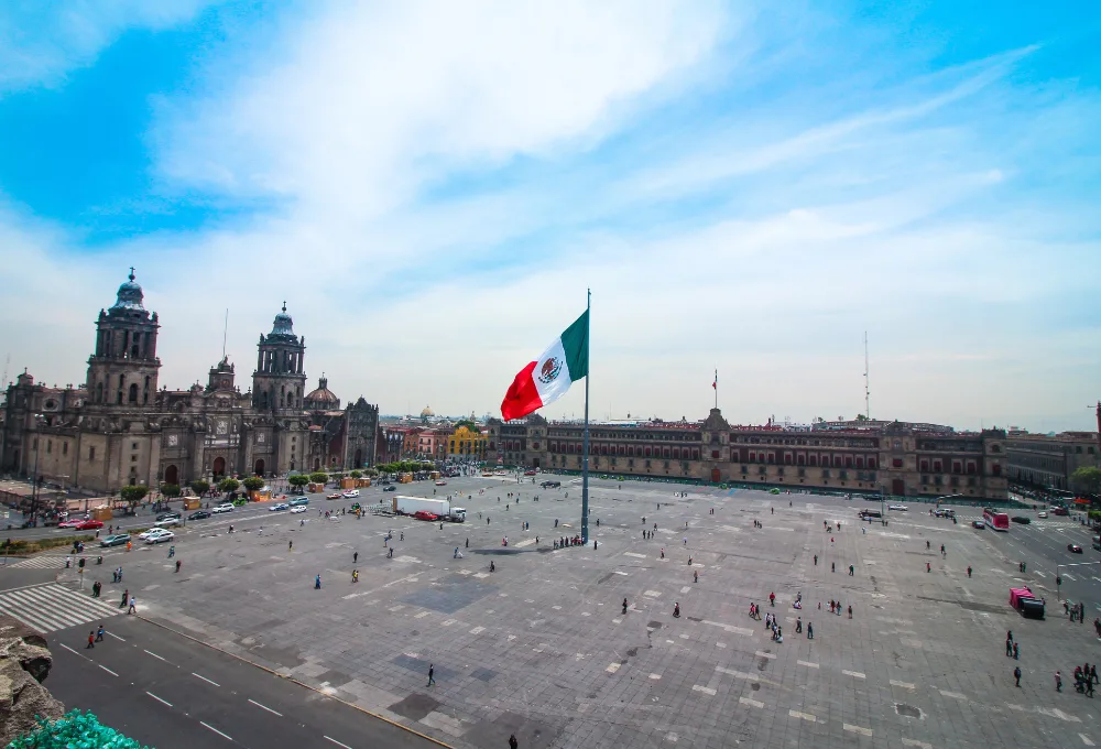 CDMX Express: ¡5 lugares imperdibles en 48 horas para conquistar la capital mexicana! Zócalo capitalino