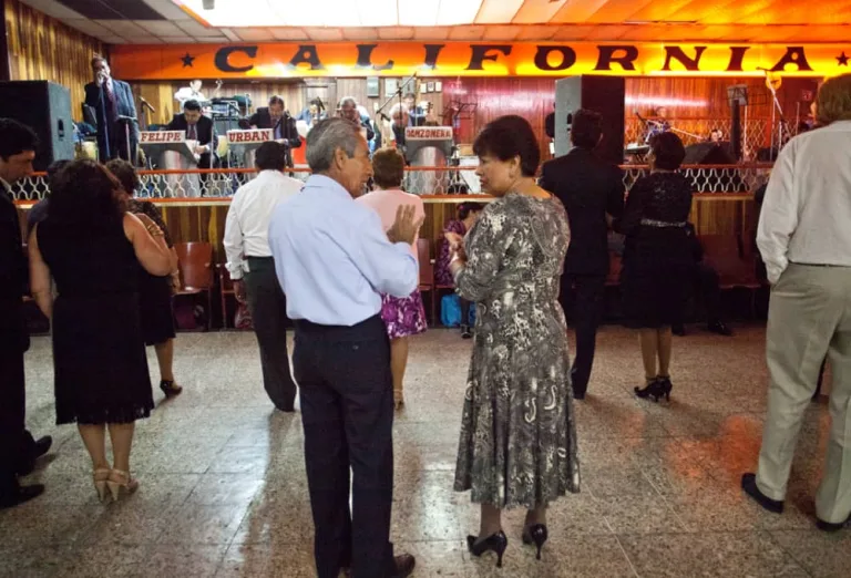 California Dancing Club: El histórico salón de baile donde el mambo y el danzón reviven la Época de Oro del Cine Mexicano