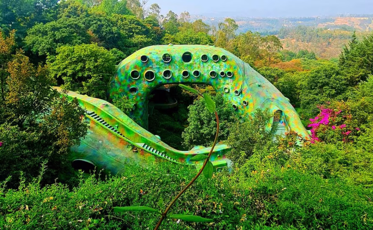 El Nido de Quetzalcóatl es una de las obras arquitectónicas más sorprendentes de México. Aquí te contamos qué es, dónde está y por qué se ha convertido en uno de los destinos más surrealistas cerca de la CDMX.