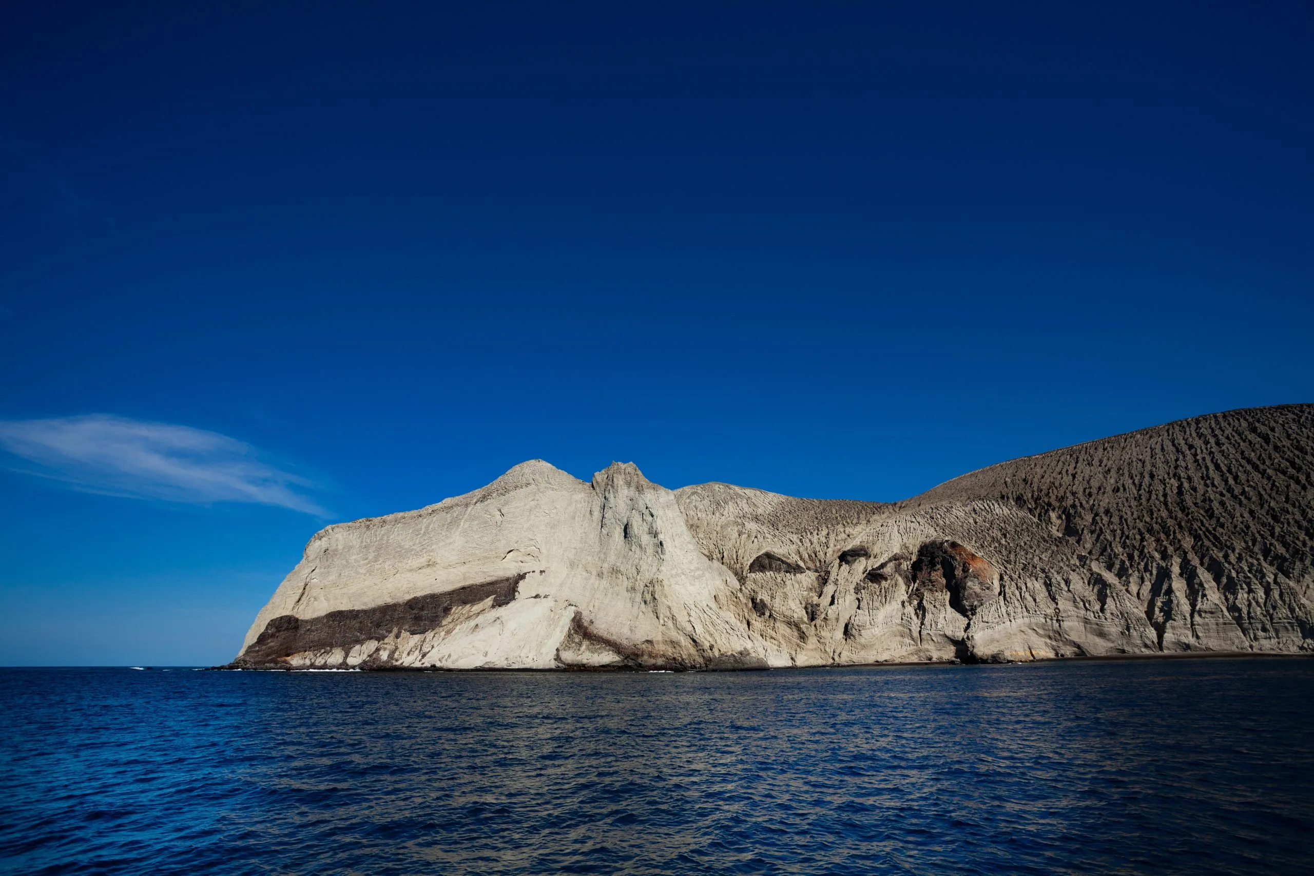 El Volcán Bárcena es uno de los fenómenos geológicos más impresionantes de México. Descubre dónde se encuentra, cómo nació, por qué es único y qué lo convierte en un destino mítico del turismo científico y de exploración en México.