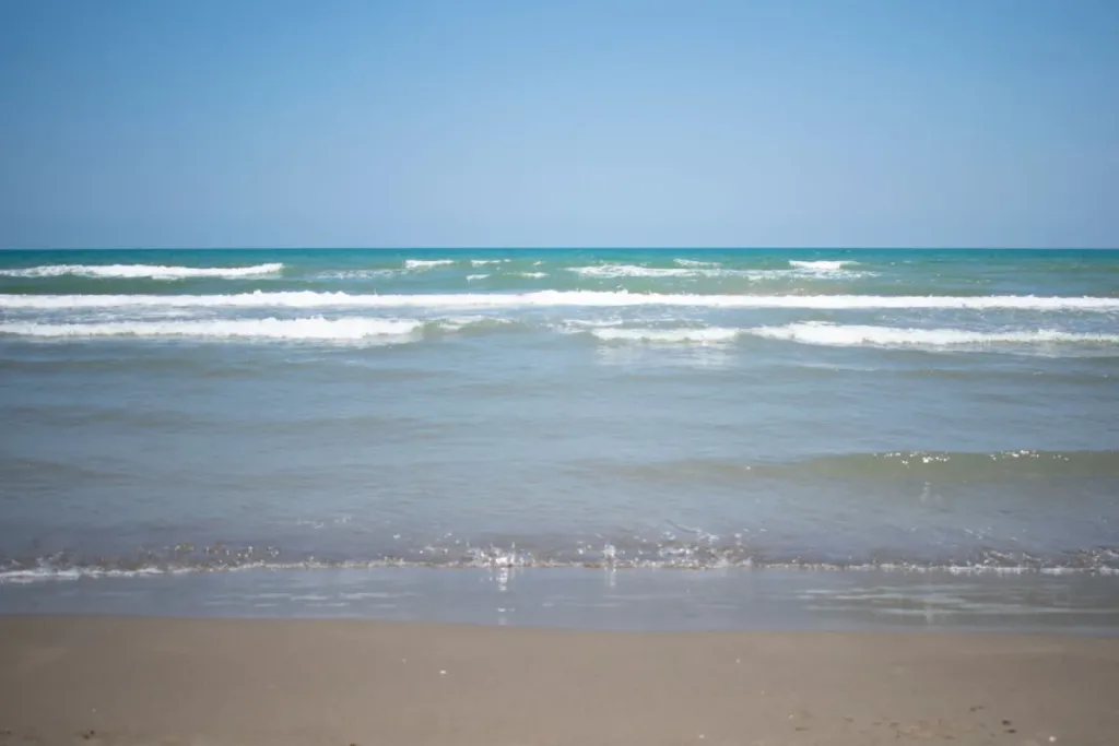 Si estás buscando calorcito, mar turquesa y rincones que aún no se llenan de turistas, estas cinco playas poco conocidas de México son perfectas para disfrutar diciembre sin frío y sin aglomeraciones.