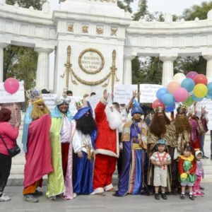 La tradicional Romería de Reyes Magos en la CDMX cambia de sede este año y sorprende a visitantes y familias con un nuevo espacio lleno de color, escenarios monumentales y spots ideales para tomarte la foto. Te contamos aquí todos los detalles.