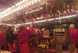 Glühwein es un vino tinto caliente y tradicional de Alemania