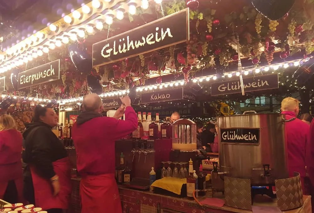 Glühwein es un vino tinto caliente y tradicional de Alemania