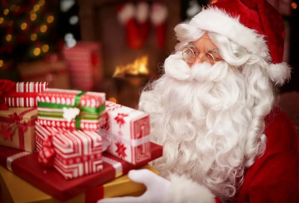 Santa Claus y su trayecto para entrega de regalos