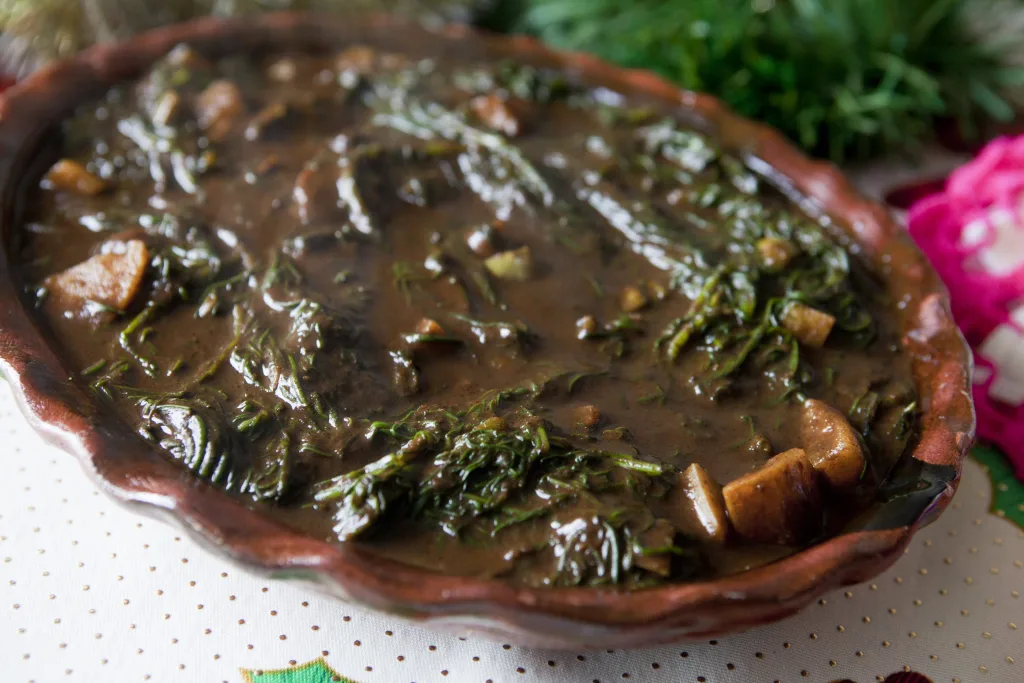 Los romeritos son un platillo tradicional de Navidad en México y una planta llena de beneficios para la salud. Descubre sus propiedades curativas y porque debes incluirlos en tu alimentación ya que pueden ayudarte más de lo que imaginas.