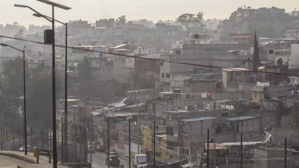 Descubre cómo afecta el Doble Hoy No Circula este 26 de diciembre de 2025 en la Ciudad de México (CDMX) y el Estado de México. Aprende qué autos descansan y consejos prácticos para planear tus traslados.