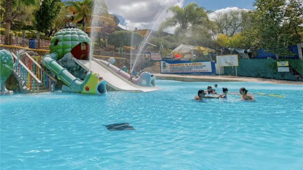 Descubre los mejores balnearios de aguas termales en Hidalgo, perfectos para una escapada de descanso, diversión y naturaleza. Conoce qué ofrece uno para que vivas una experiencia inolvidable.