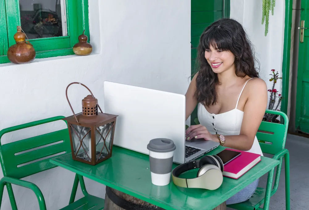 Nómadas Digitales en México. En casa tomando café.