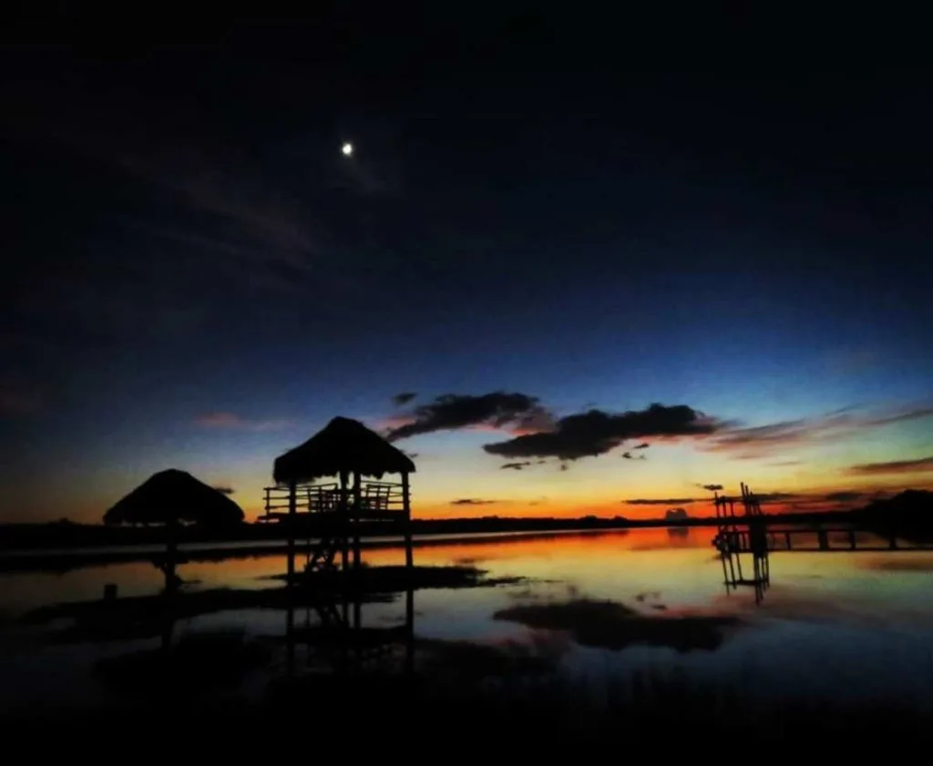 Explora Síijil Noh Há, un centro ecoturístico en Quintana Roo con lagunas turquesa, cenote profundo, experiencias de naturaleza y cultura maya. Conoce actividades, ubicación, historia y por qué es considerado un destino único para conectar con lo naturaleza ¿Te lanzas?