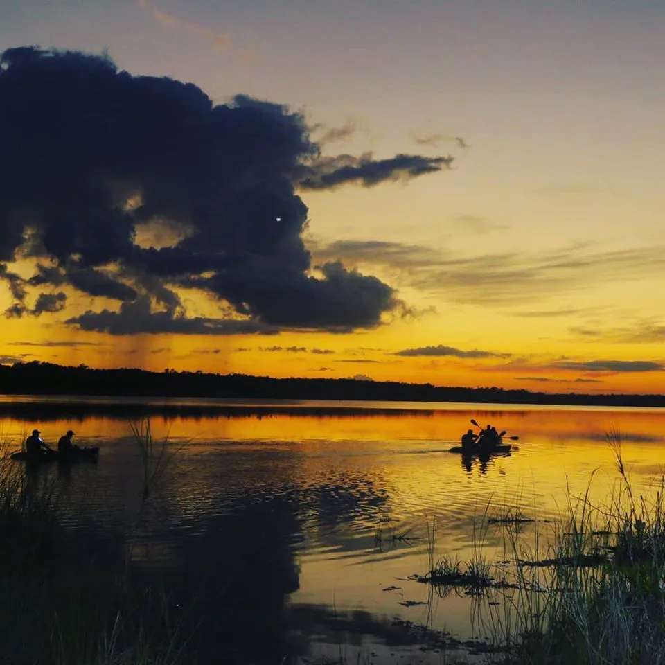 Explora Síijil Noh Há, un centro ecoturístico en Quintana Roo con lagunas turquesa, cenote profundo, experiencias de naturaleza y cultura maya. Conoce actividades, ubicación, historia y por qué es considerado un destino único para conectar con lo naturaleza ¿Te lanzas?