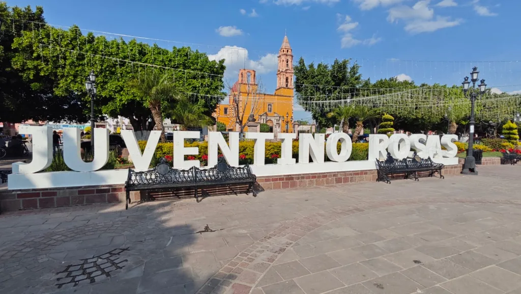 Juventino Rosas, Guanajuato, es un destino poco explorado que sorprende con su riqueza histórica, legado musical, arquitectura tradicional y gastronomía local. Ideal para viajeros curiosos que buscan experiencias auténticas fuera de las rutas turísticas tradicionales.