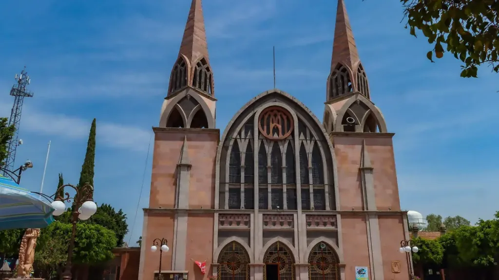 Escápate de la rutina y descubre 5 destinos cerca de CDMX para un fin de semana: balnearios naturales, grutas impresionantes, pueblos con encanto y experiencias gastronómicas únicas, ideales para descansar y viajar sin ir lejos.