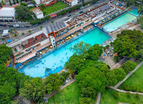 Escápate de la rutina y descubre 5 destinos cerca de CDMX para un fin de semana: balnearios naturales, grutas impresionantes, pueblos con encanto y experiencias gastronómicas únicas, ideales para descansar y viajar sin ir lejos.