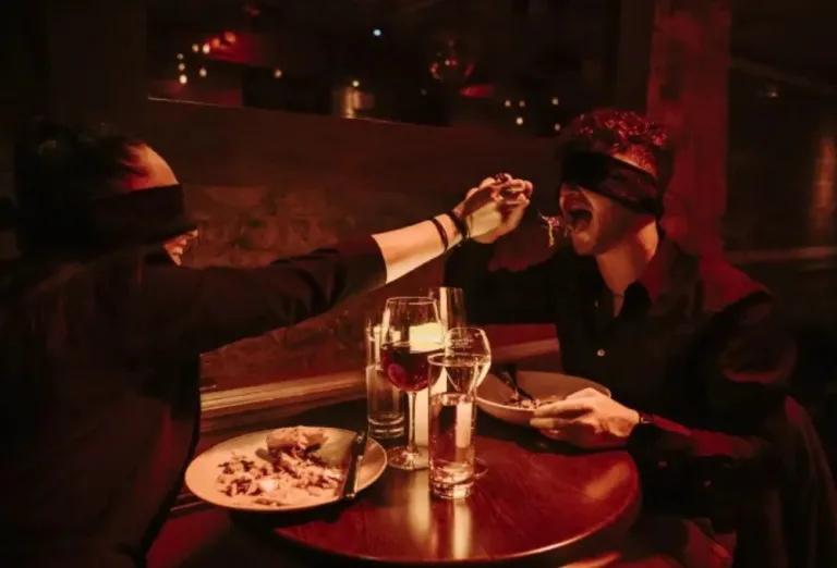 Cenas a ciegas en México: ¡La guía definitiva de experiencias sensoriales para San Valentín 2026!