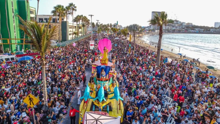Descubre todo sobre los Carnavales 2026 en Mazatlán y Veracruz: fechas oficiales, artistas confirmados, historia de estas fiestas, actividades imperdibles y consejos para planificar tu viaje. Vive una de las celebraciones más vibrantes de México.