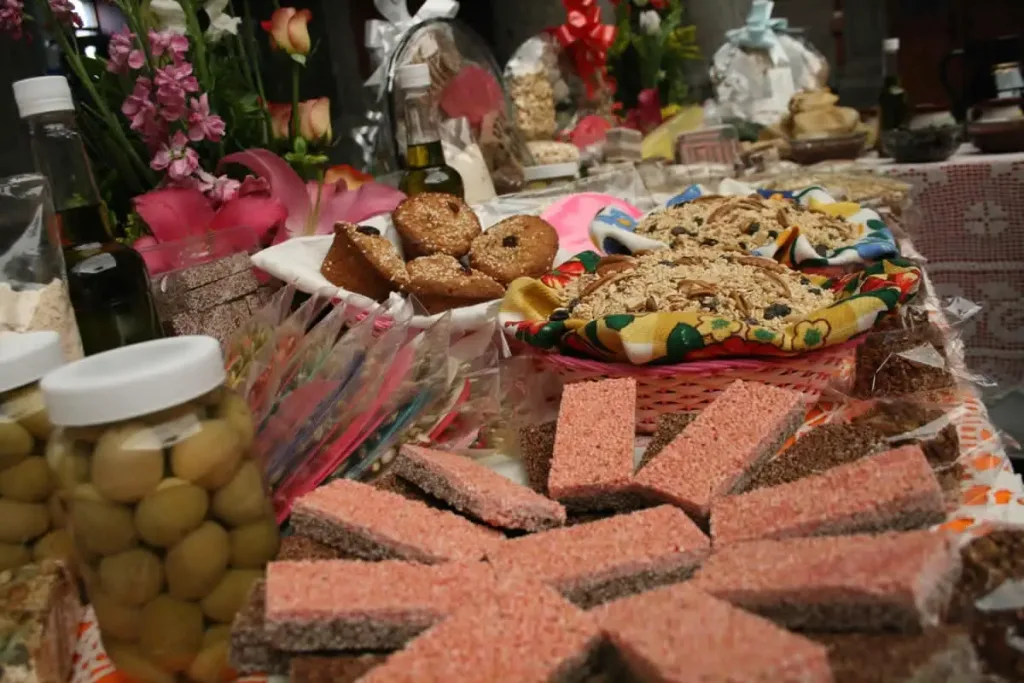 La Feria de la Alegría y el Olivo 2026 regresa a la CDMX como una de las celebraciones gastronómicas y culturales más esperadas del año. Dulces tradicionales, productos, gastronomía local y actividades culturales convierten a esta feria en una escapada imperdible para viajeros y amantes de las tradiciones mexicanas.