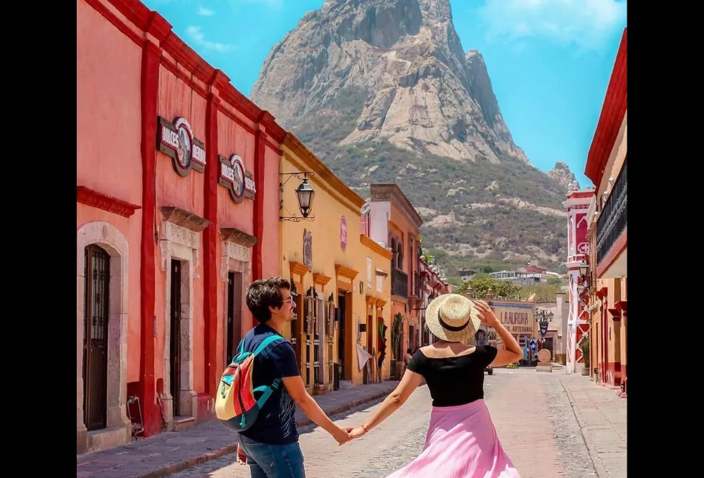 Bernal, Querétaro. San Valentín sin deudas: ¡5 escapadas románticas por menos de $4,000 MXN para el 14 de febrero!
