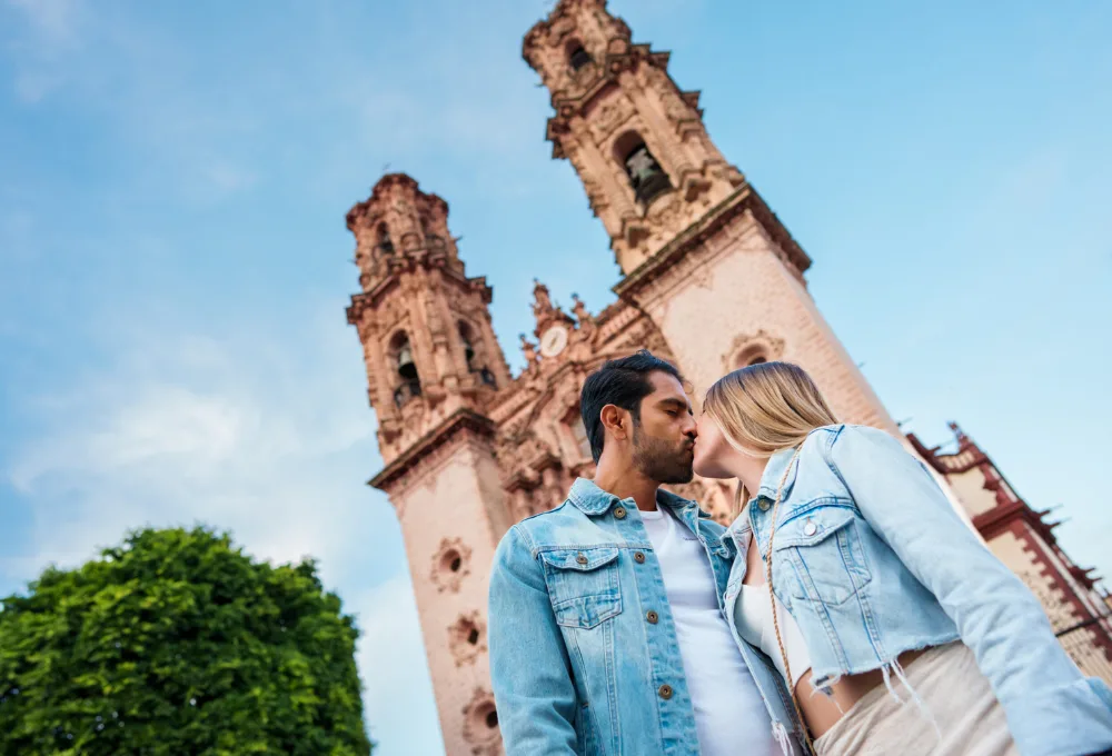 Taxco de Alarcón, Guerrero: Romance entre callejones de plata