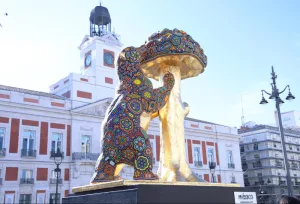 México lleva el arte wixárika a Madrid: César Menchaca une a México y España en la Puerta del Sol
