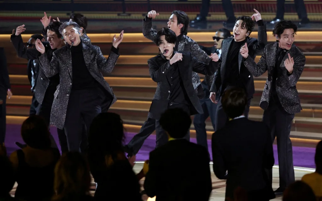 Ticketmaster emitió un comunicado oficial en el que rechaza la reventa ilegal de boletos para los conciertos de BTS en la Ciudad de México. Aquí te explicamos qué pasó, las cifras detrás del fenómeno y qué significan estas acciones para los fans.