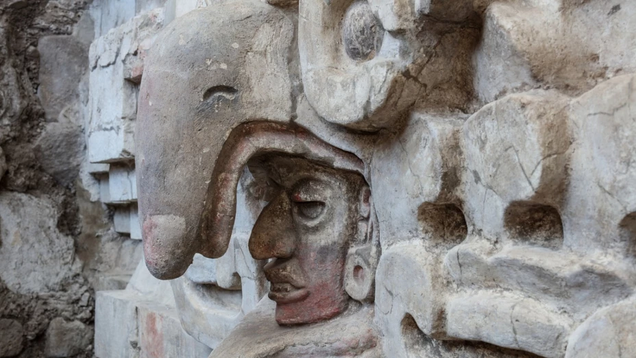 Conoce el descubrimiento de la Tumba de Huitzo, una tumba zapoteca de más de 1,400 años en los Valles Centrales de Oaxaca, considerada uno de los hallazgos arqueológicos más importantes. ¡Aquí te contamos los detalles!