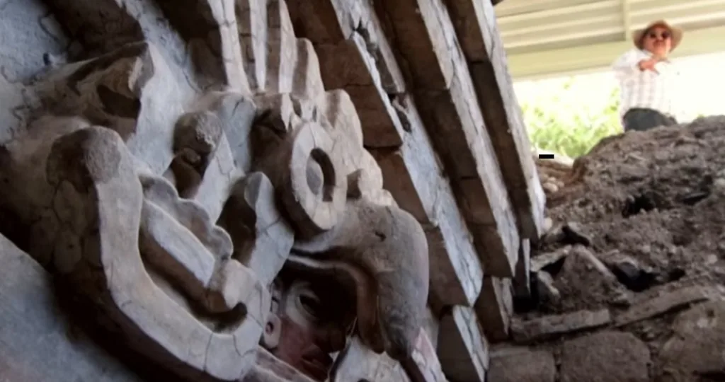 Conoce el descubrimiento de la Tumba de Huitzo, una tumba zapoteca de más de 1,400 años en los Valles Centrales de Oaxaca, considerada uno de los hallazgos arqueológicos más importantes. ¡Aquí te contamos los detalles!